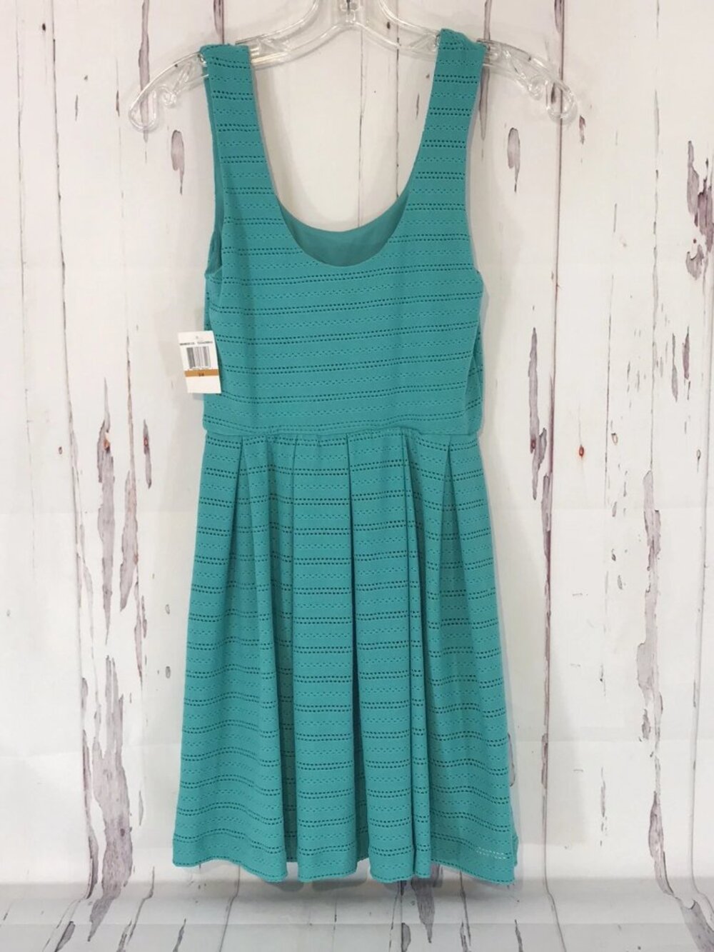 B. Darlin Junior’s Mint Green Sleeveless Dress